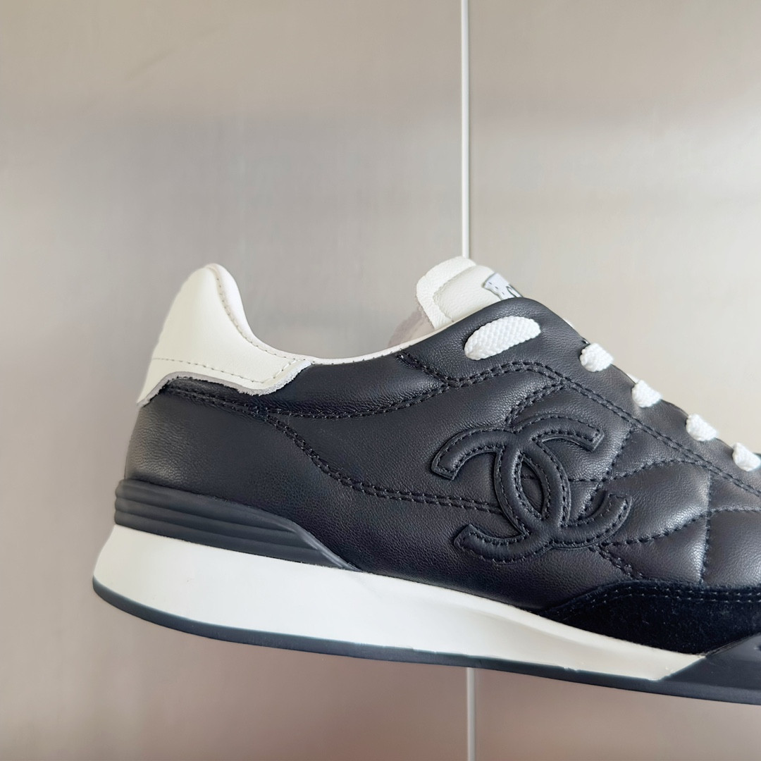 UA Ch*el SNEAKER