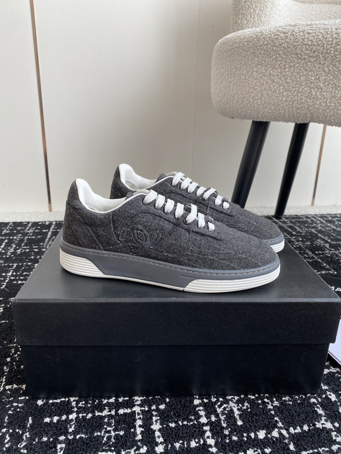 UA Ch*el SNEAKER