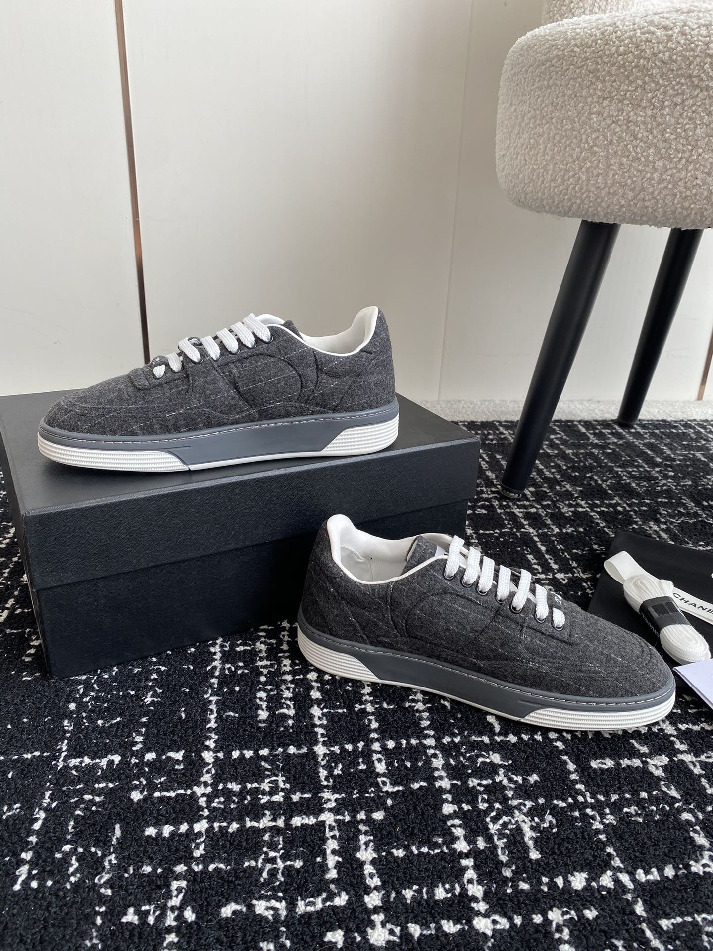 UA Ch*el SNEAKER