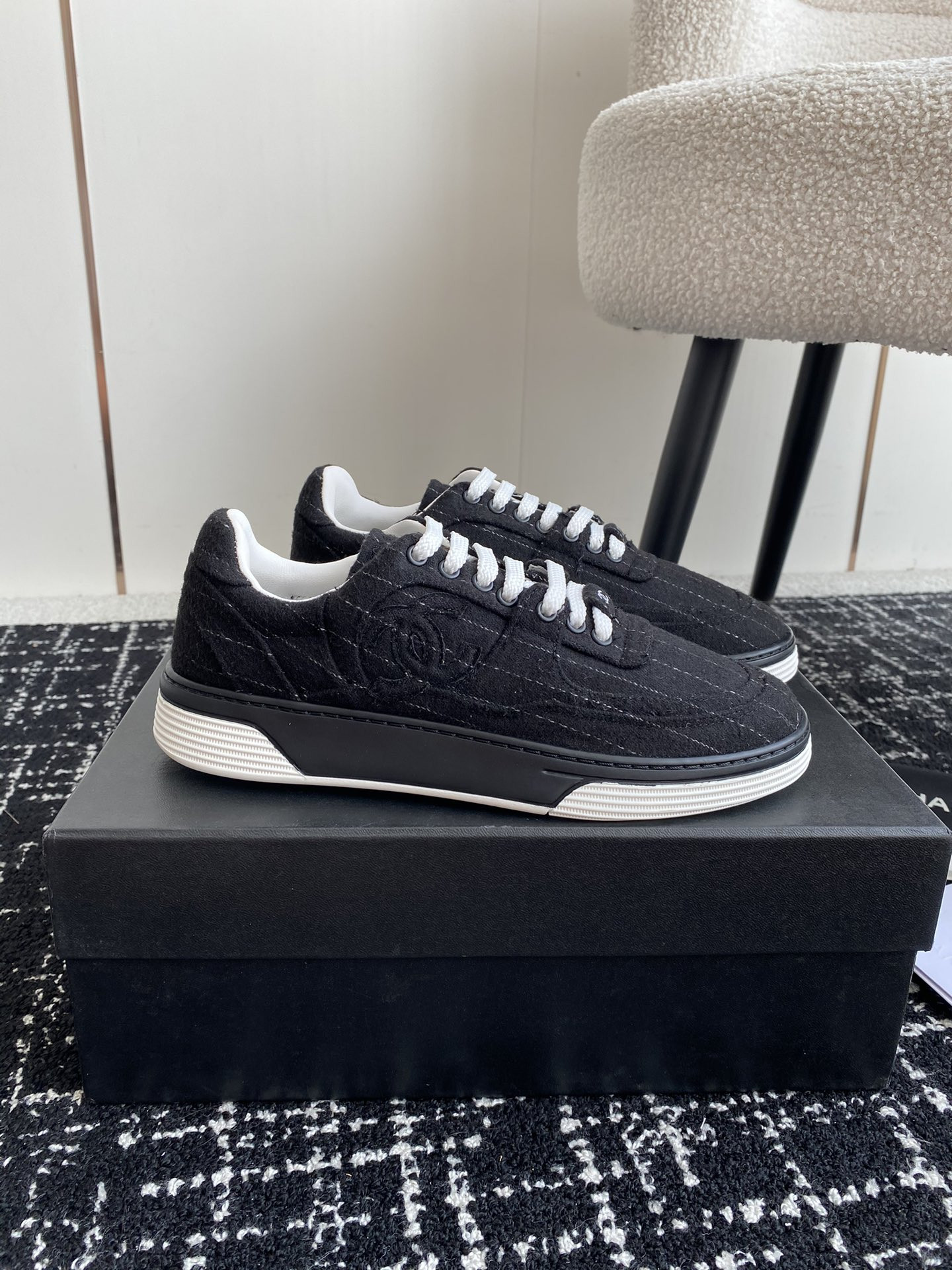 UA Ch*el SNEAKER