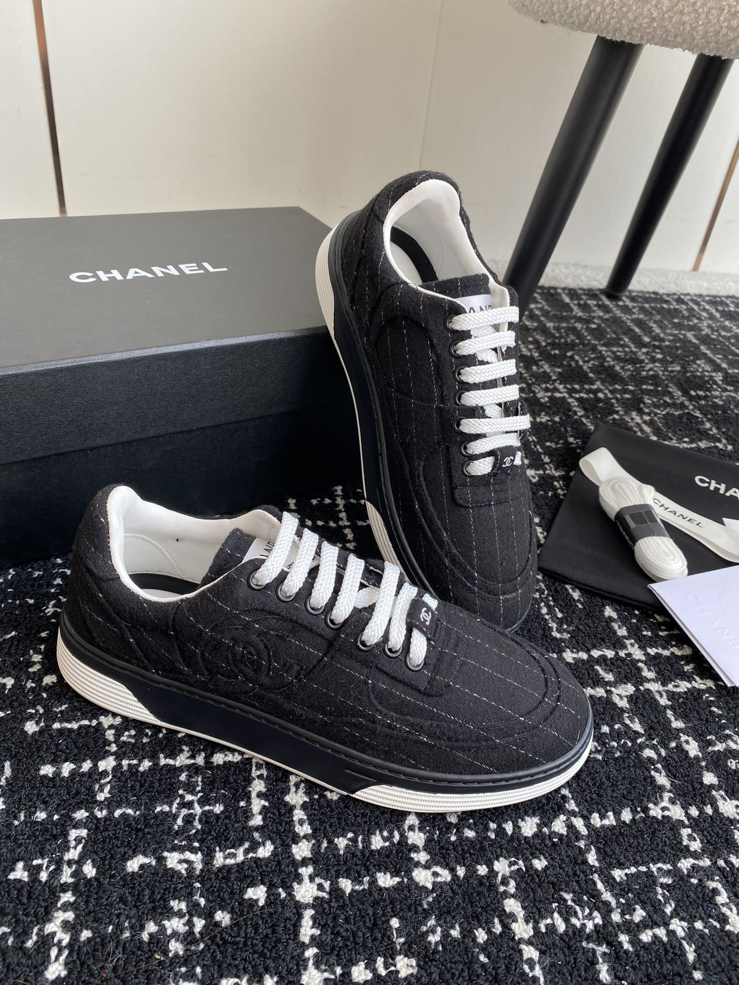 UA Ch*el SNEAKER