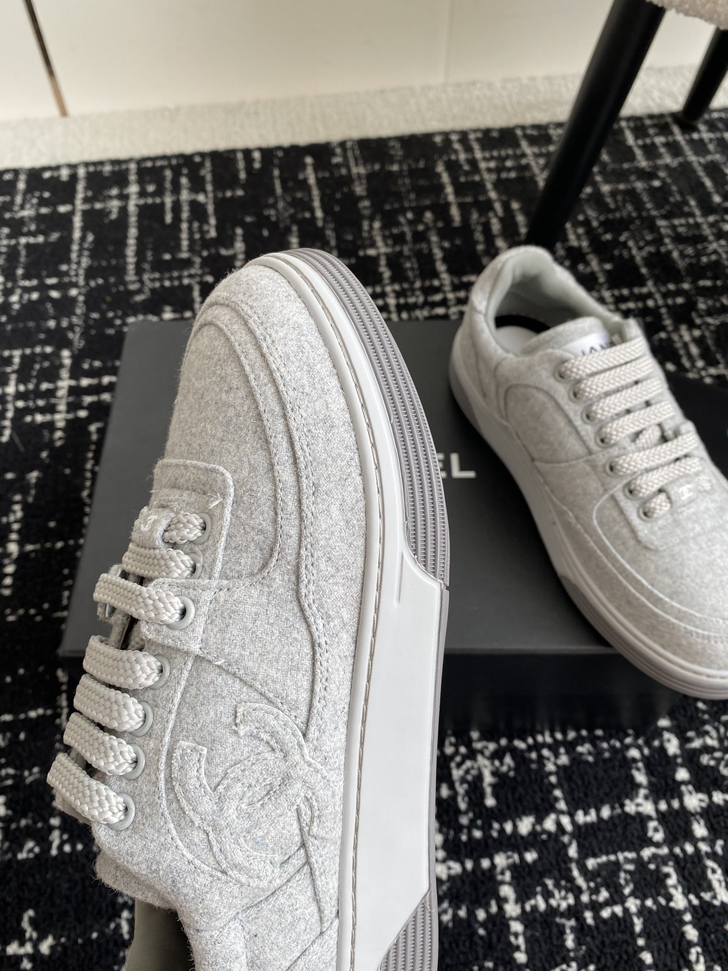 UA Ch*el SNEAKER
