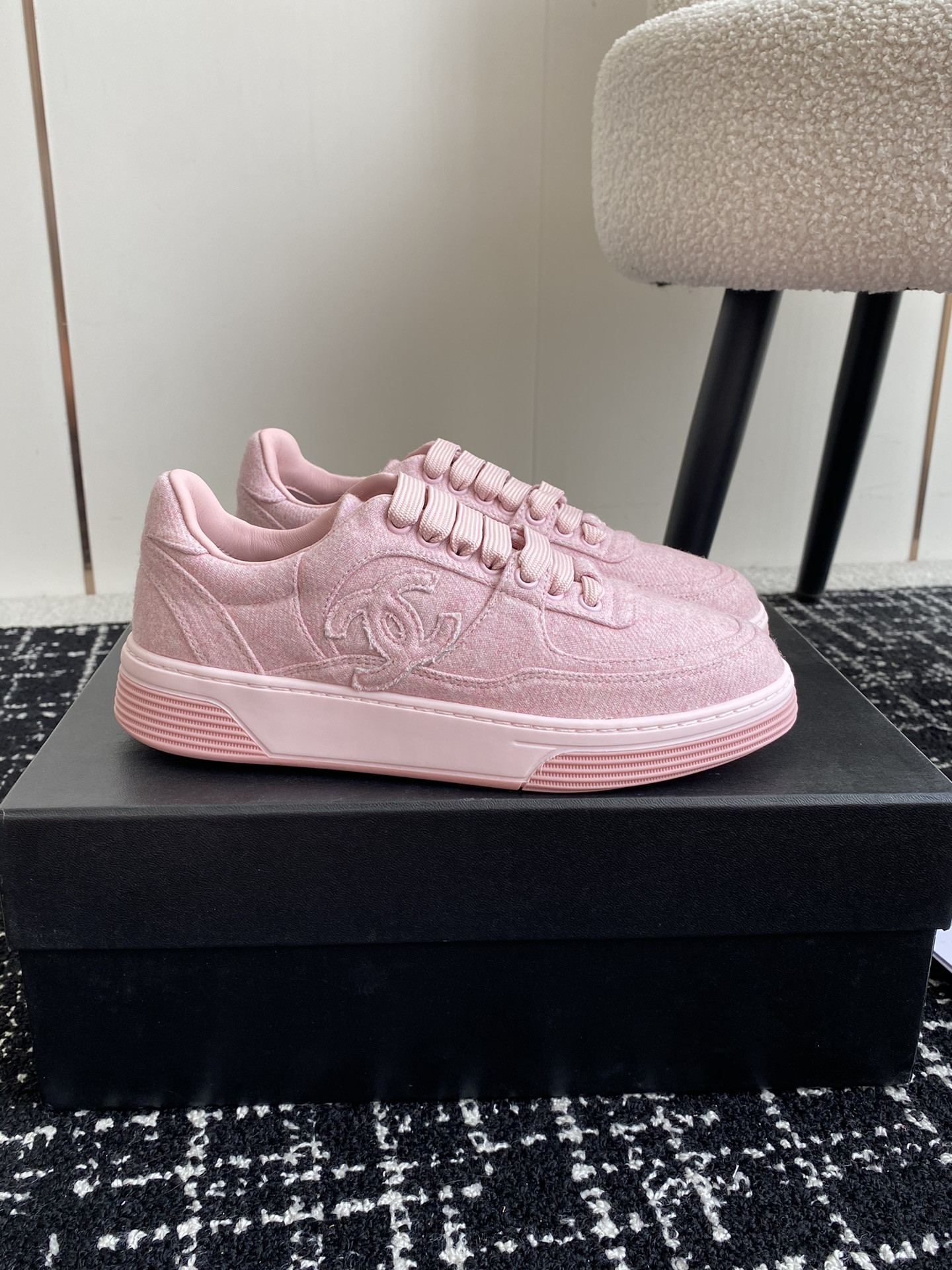 UA Ch*el SNEAKER