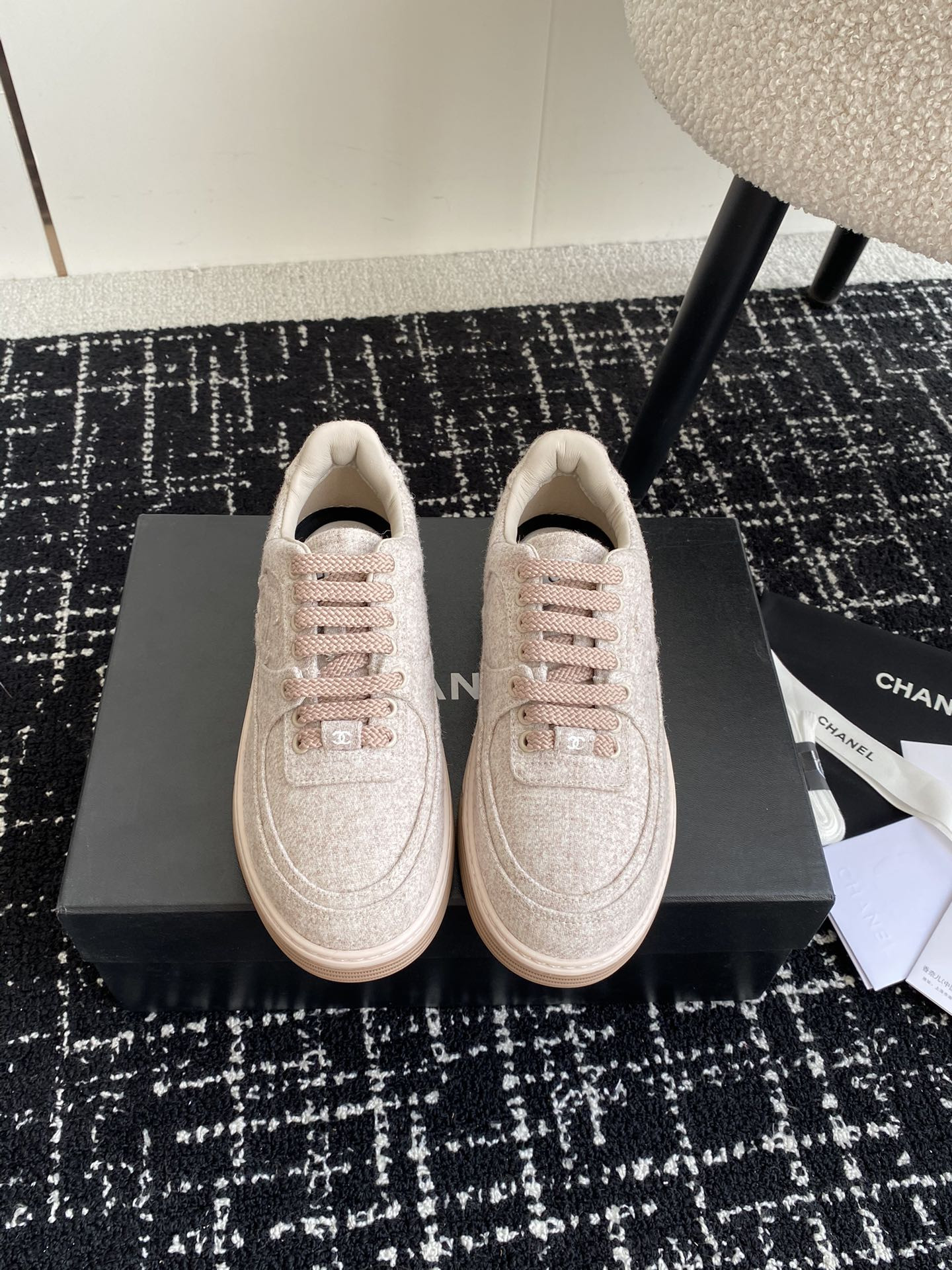 UA Ch*el SNEAKER