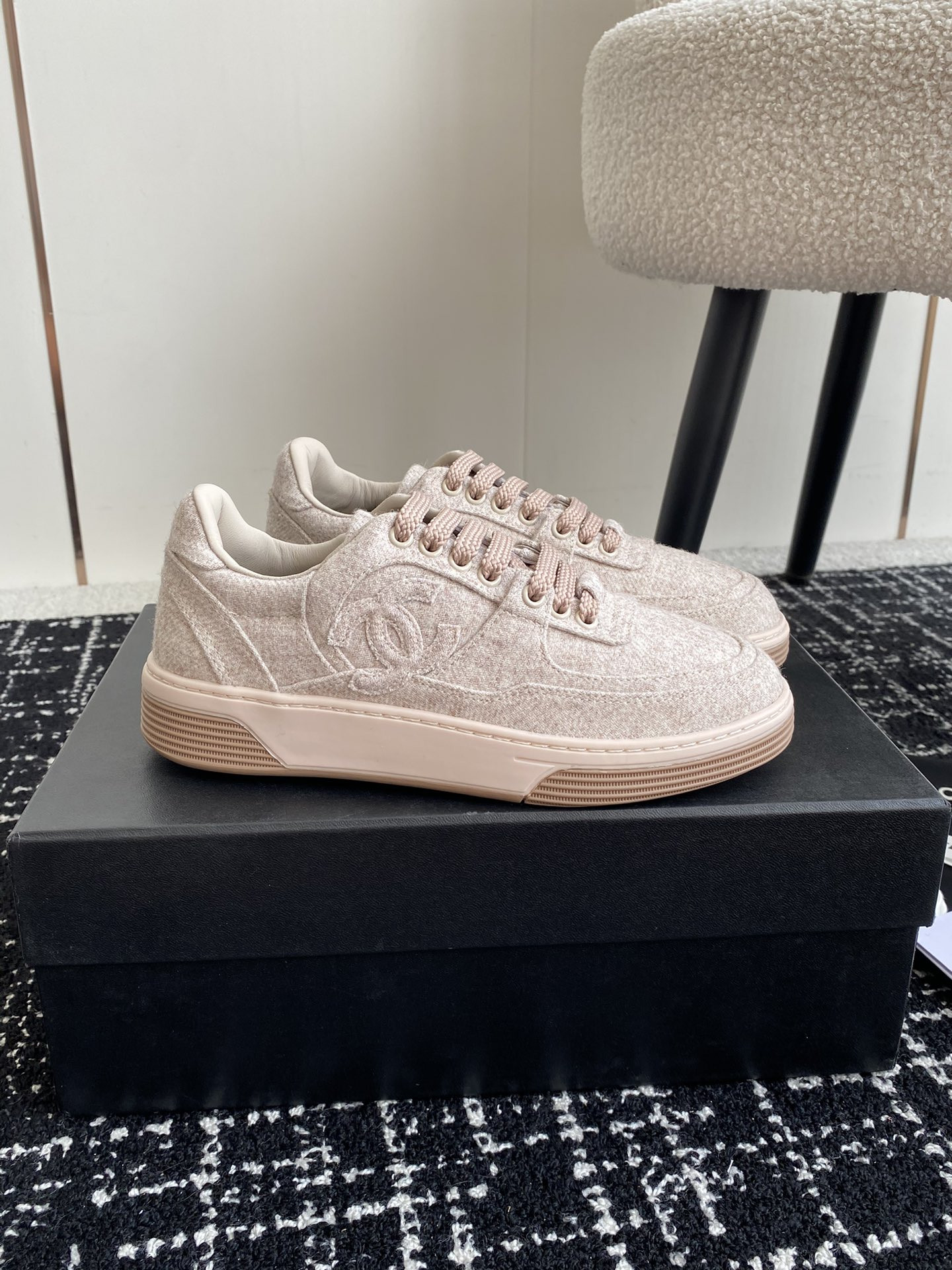 UA Ch*el SNEAKER