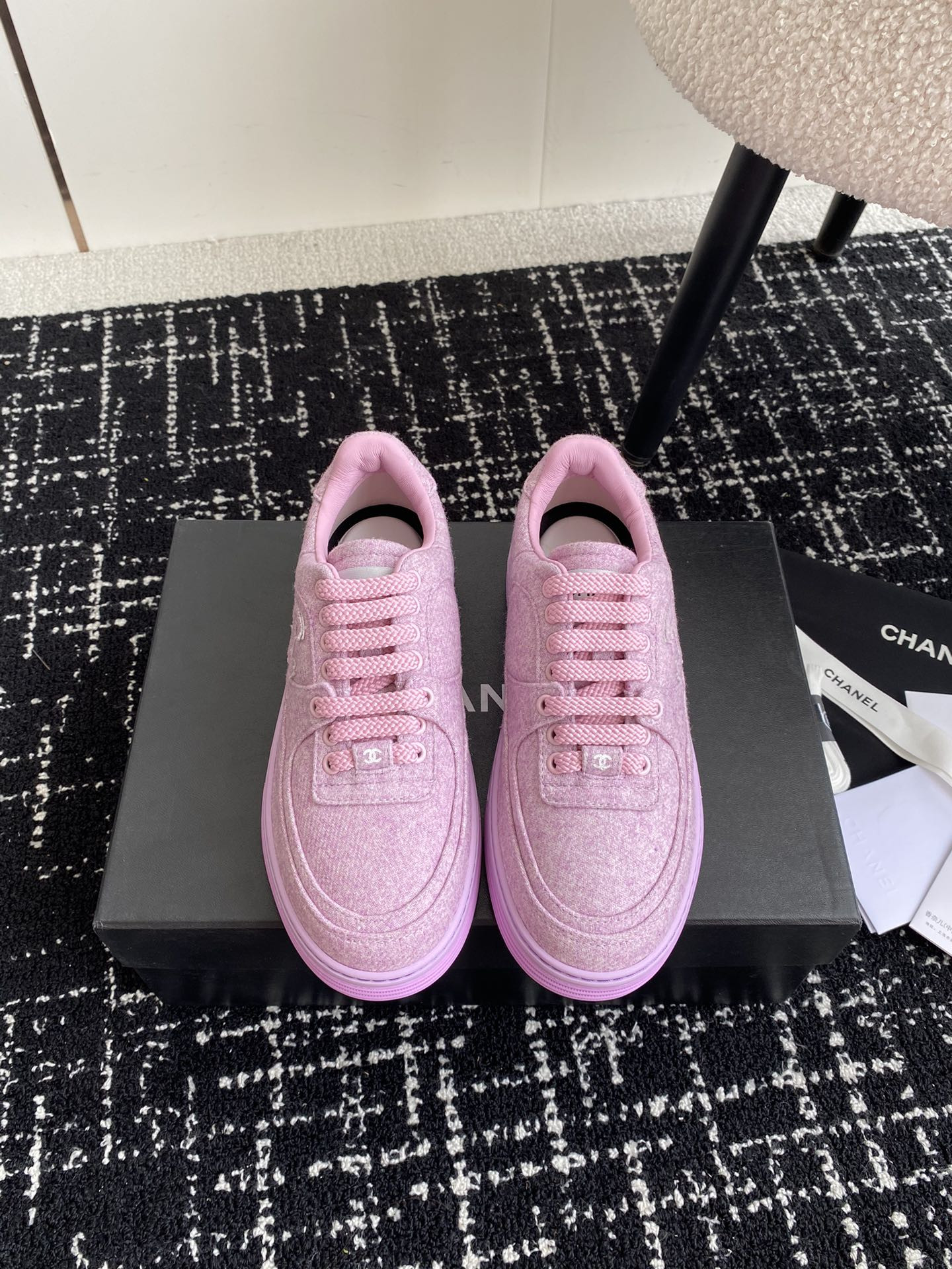 UA Ch*el SNEAKER