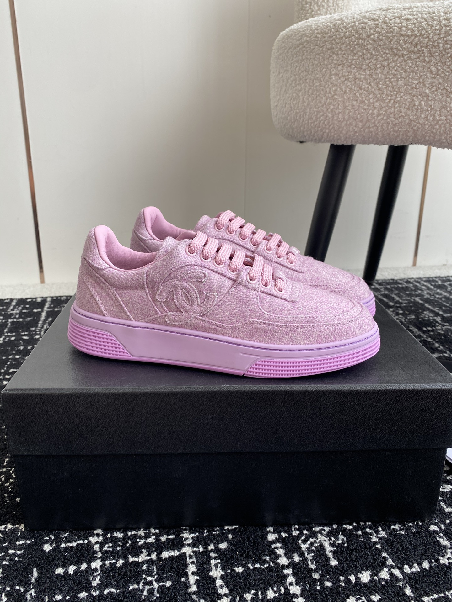 UA Ch*el SNEAKER