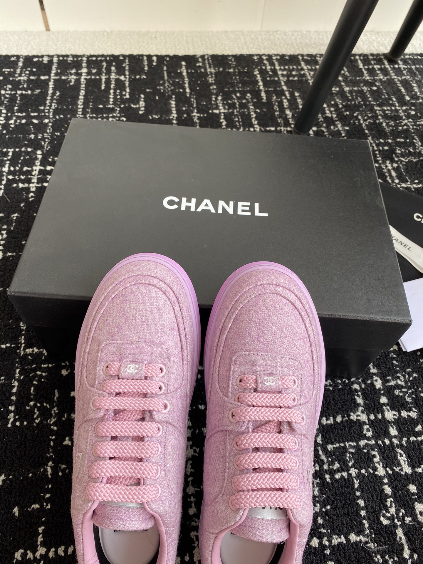 UA Ch*el SNEAKER