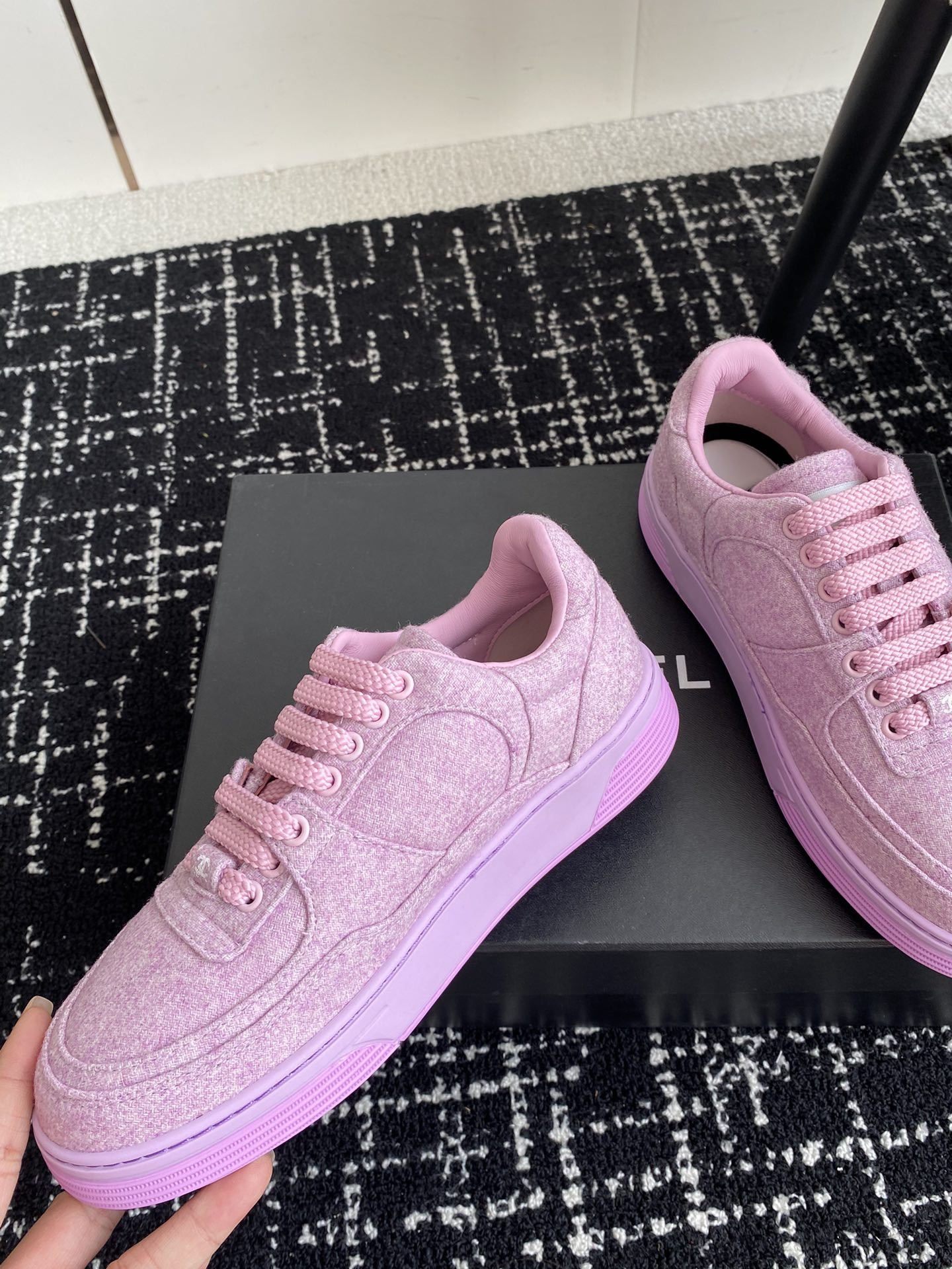 UA Ch*el SNEAKER
