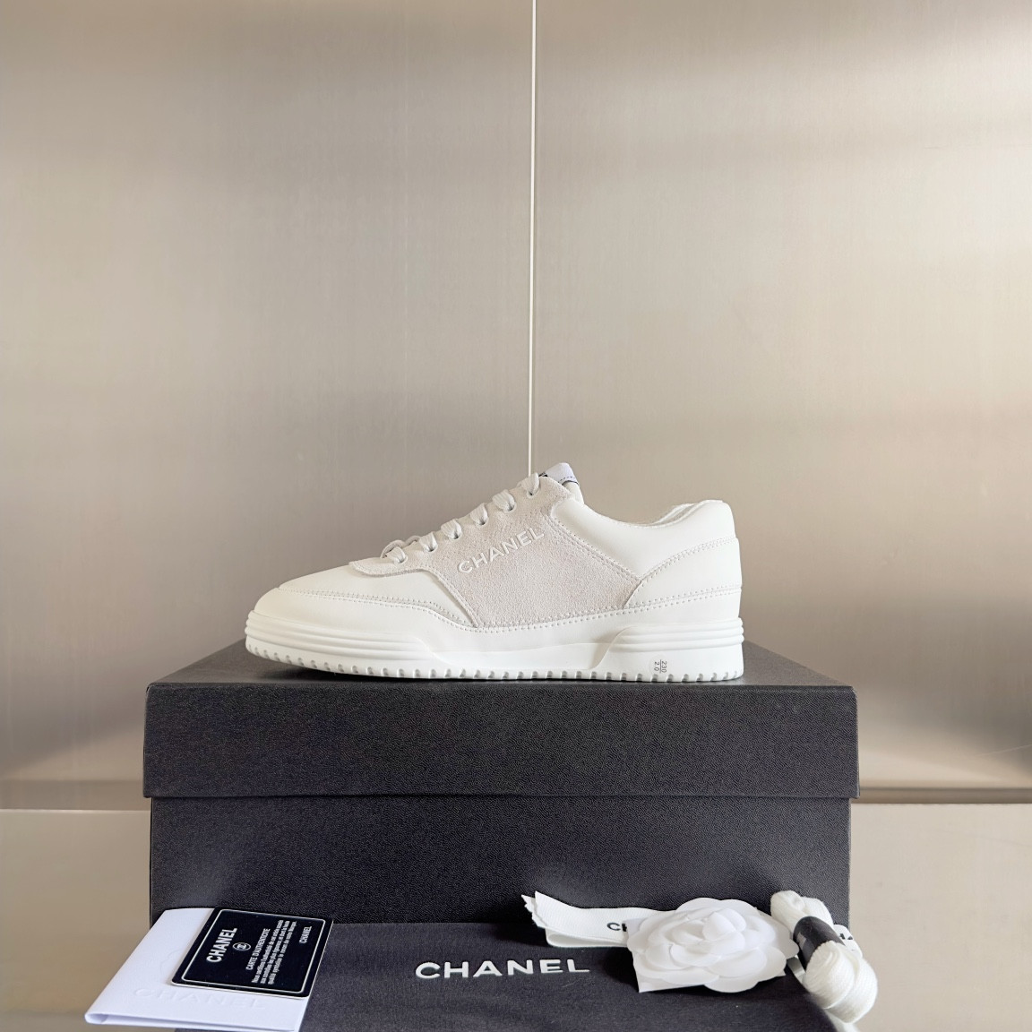 ua Ch*el sneaker