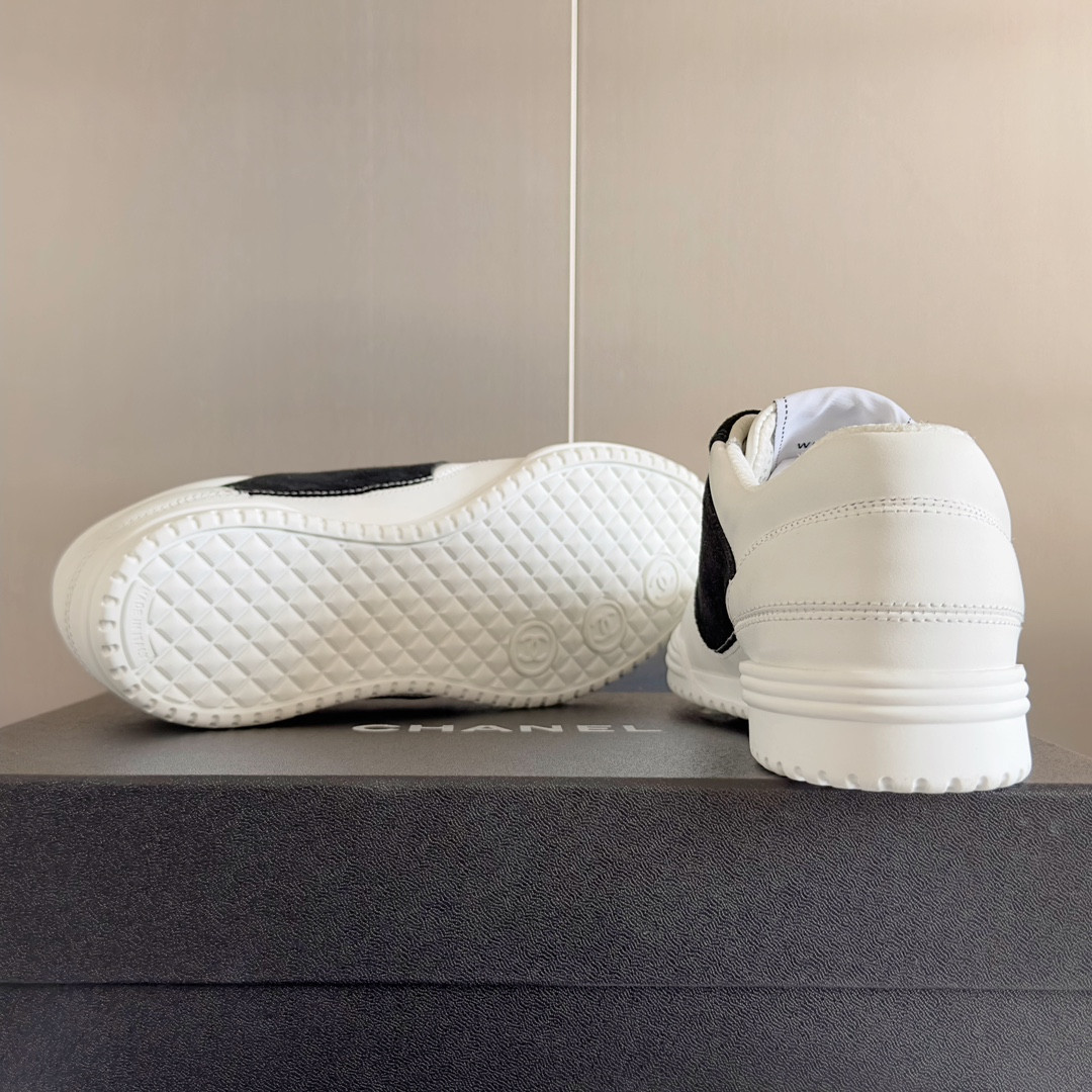 UA Ch*el SNEAKER