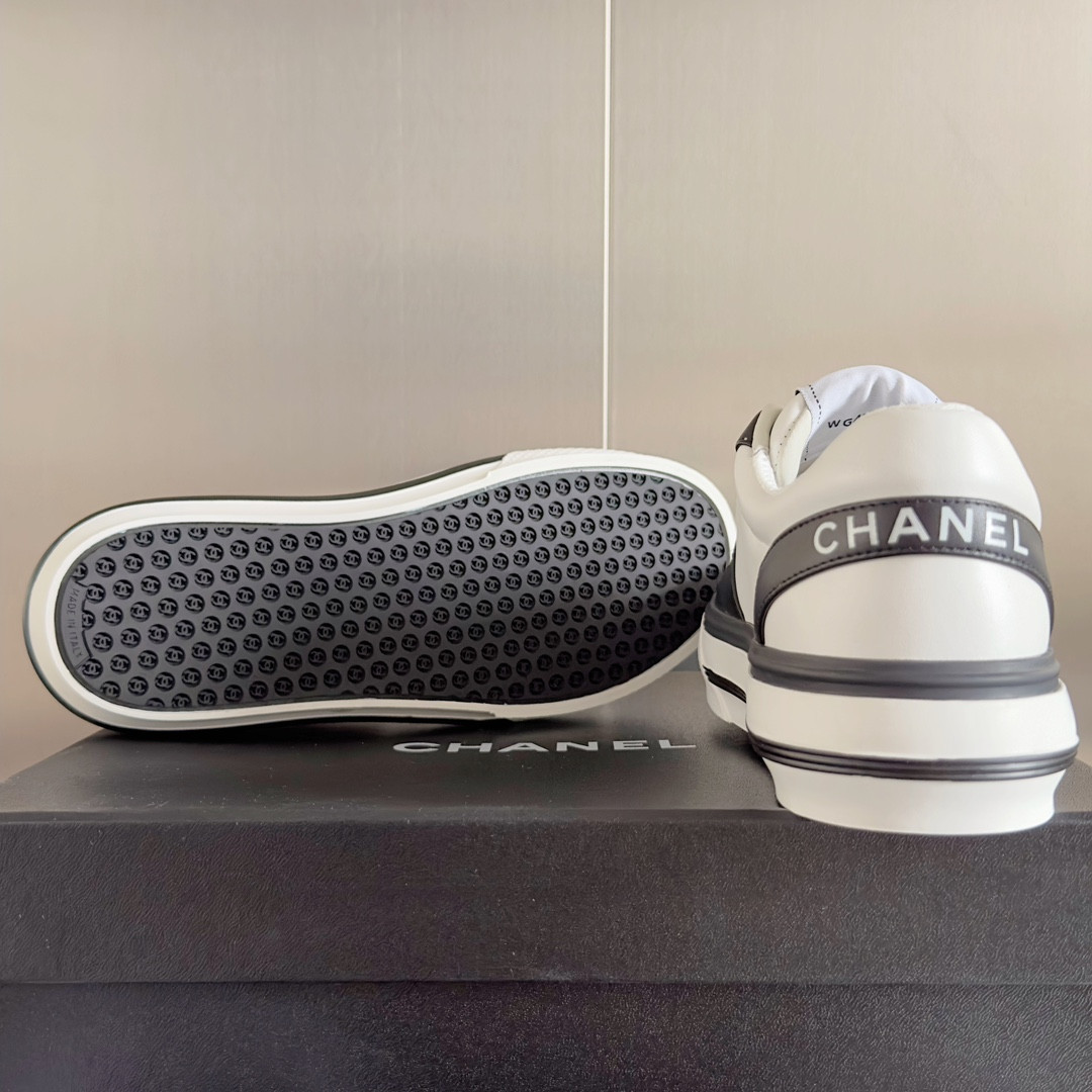 UA Ch*el SNEAKER