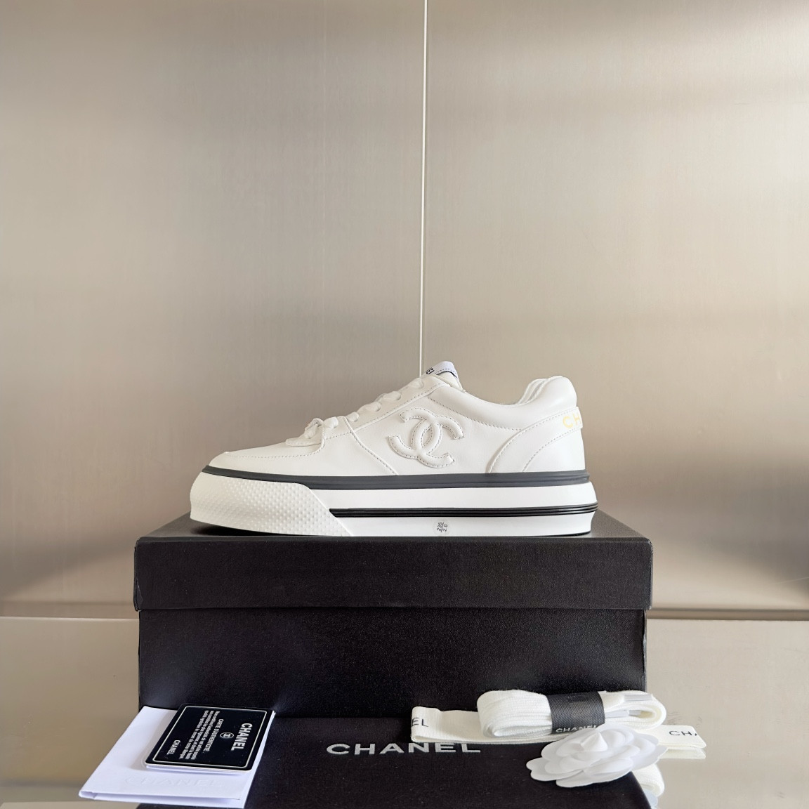 UA Ch*el SNEAKER