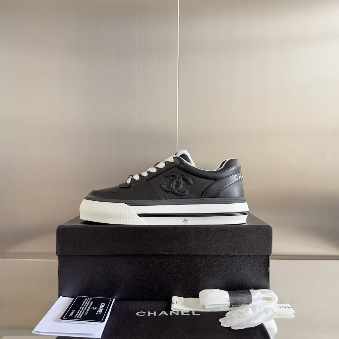 UA Ch*el SNEAKER