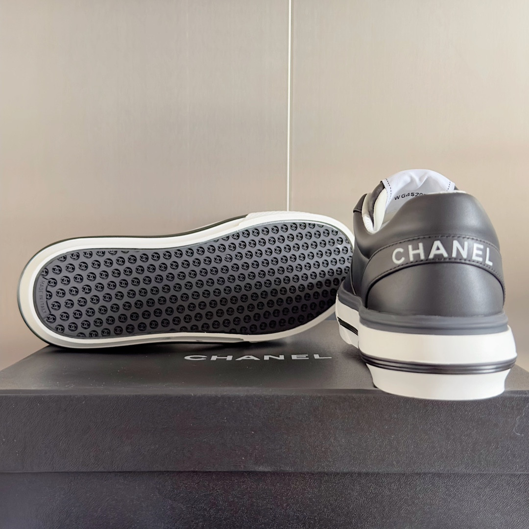 UA Ch*el SNEAKER