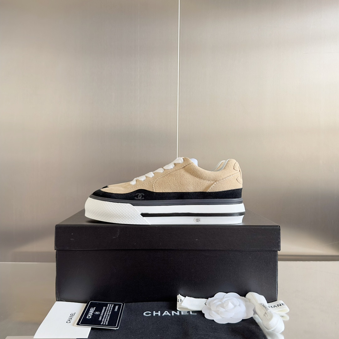 UA Ch*el SNEAKER