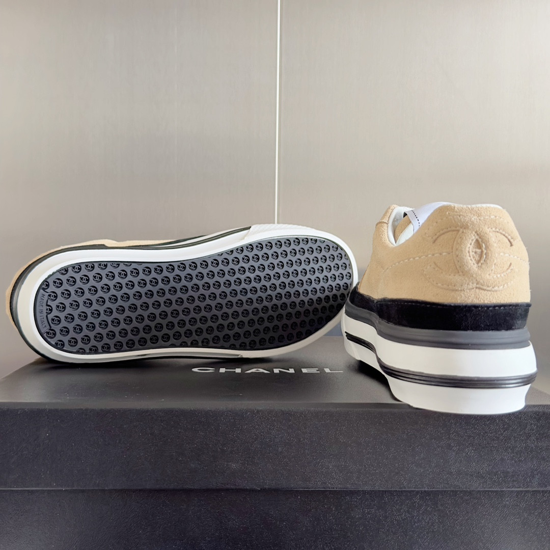 UA Ch*el SNEAKER