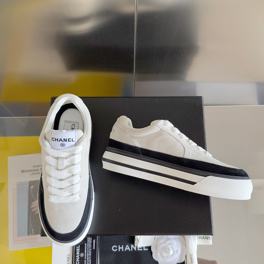 UA Ch*el SNEAKER