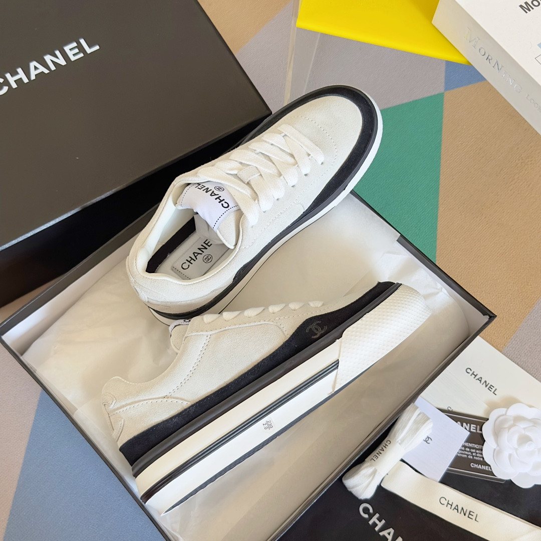 UA Ch*el SNEAKER