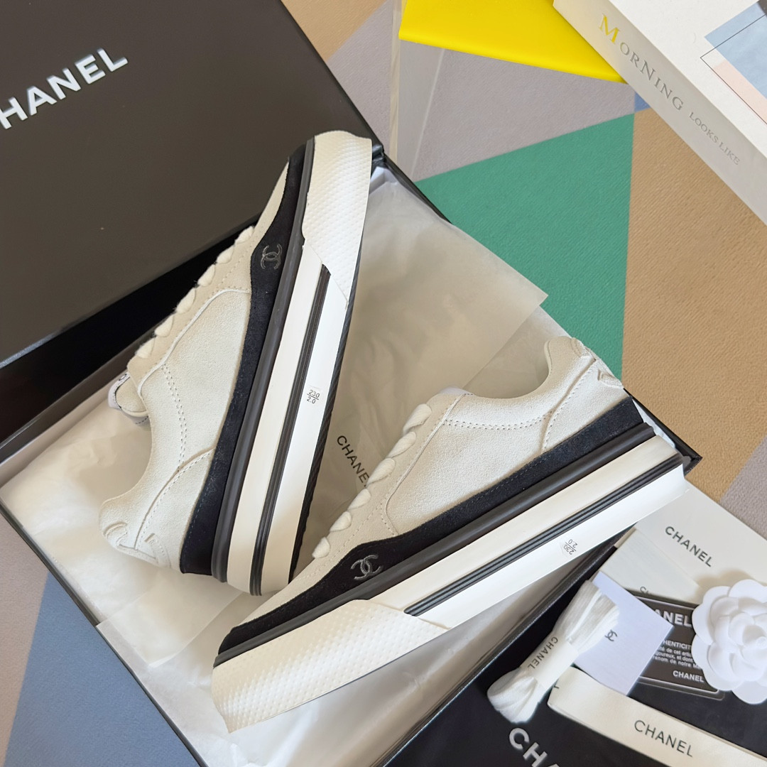 UA Ch*el SNEAKER