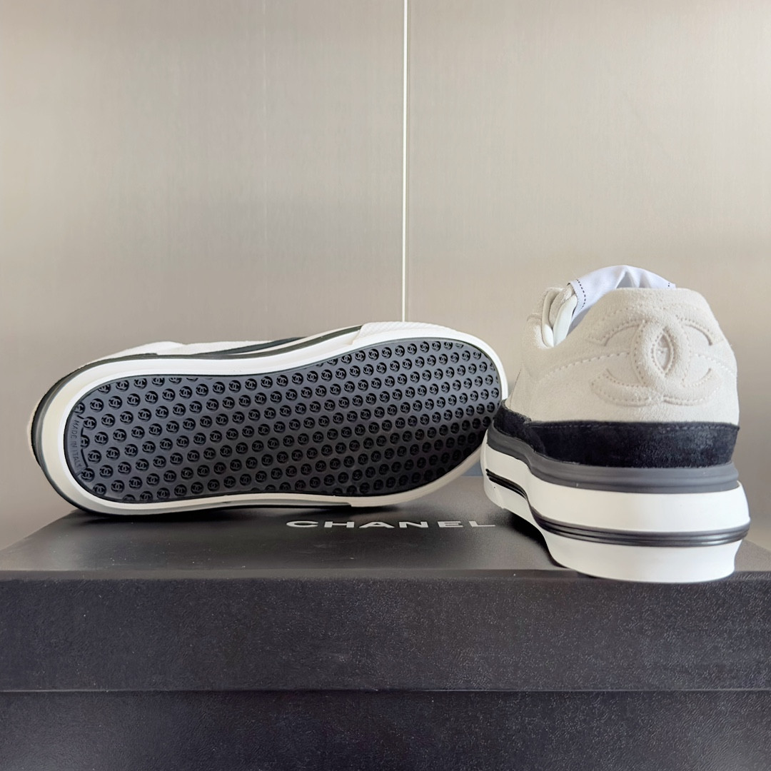 UA Ch*el SNEAKER