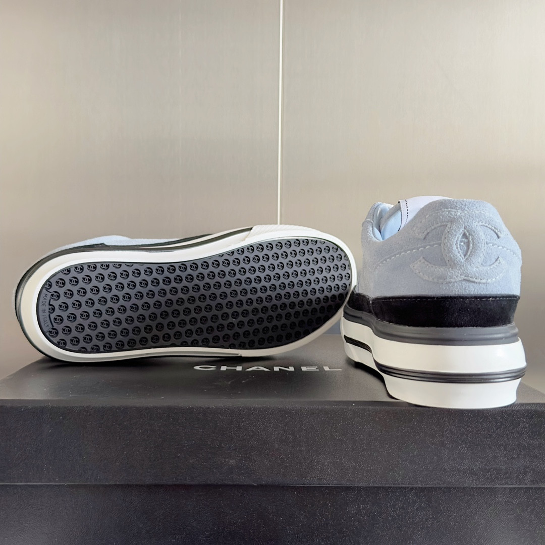 UA Ch*el SNEAKER