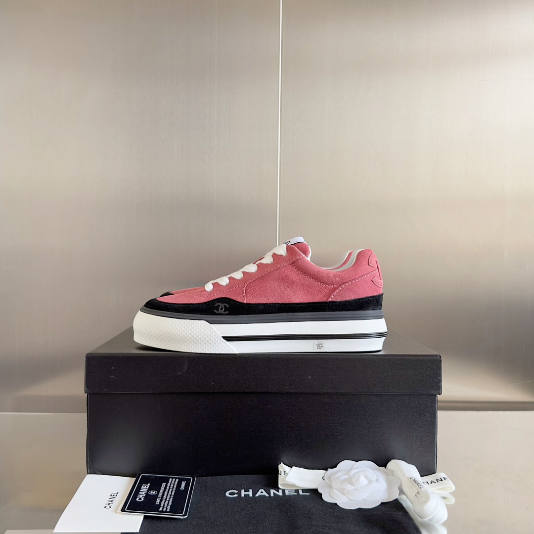 UA Ch*el SNEAKER