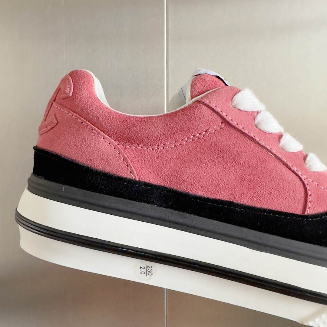 UA Ch*el SNEAKER