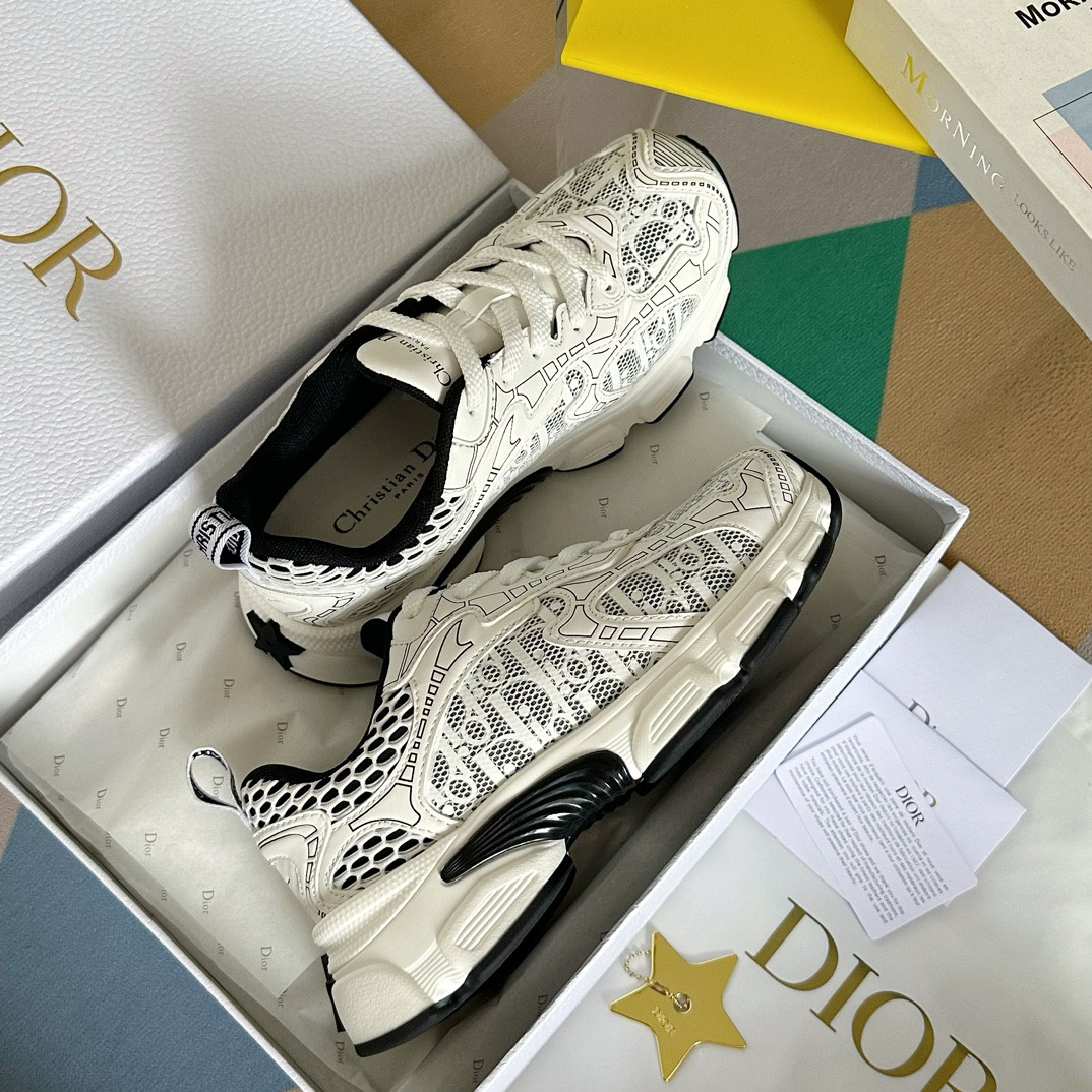 UA D*0r Vibe Sneaker