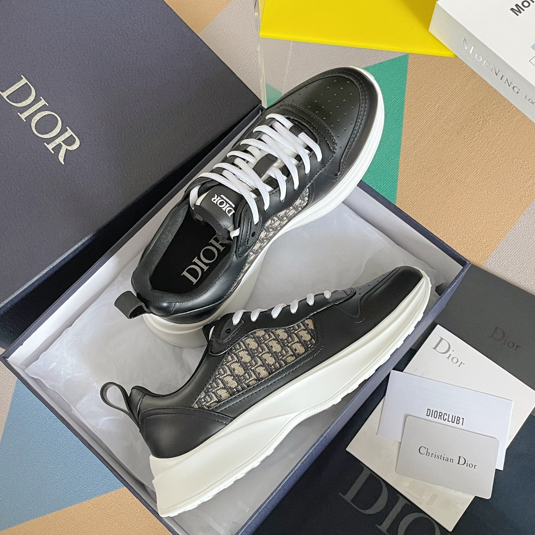 UA D*0r B25 Runner Sneaker