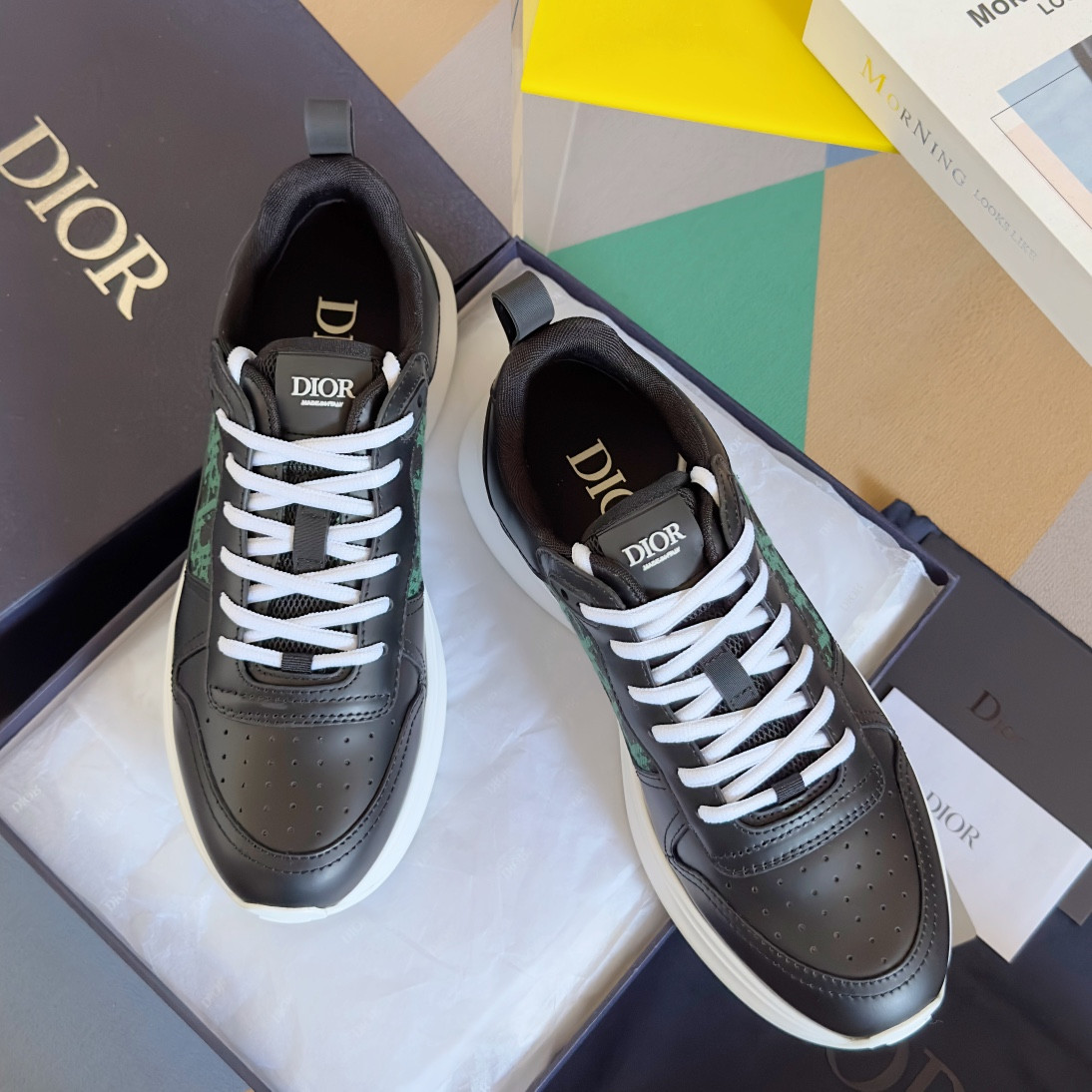 UA D*0r B25 Runner Sneaker