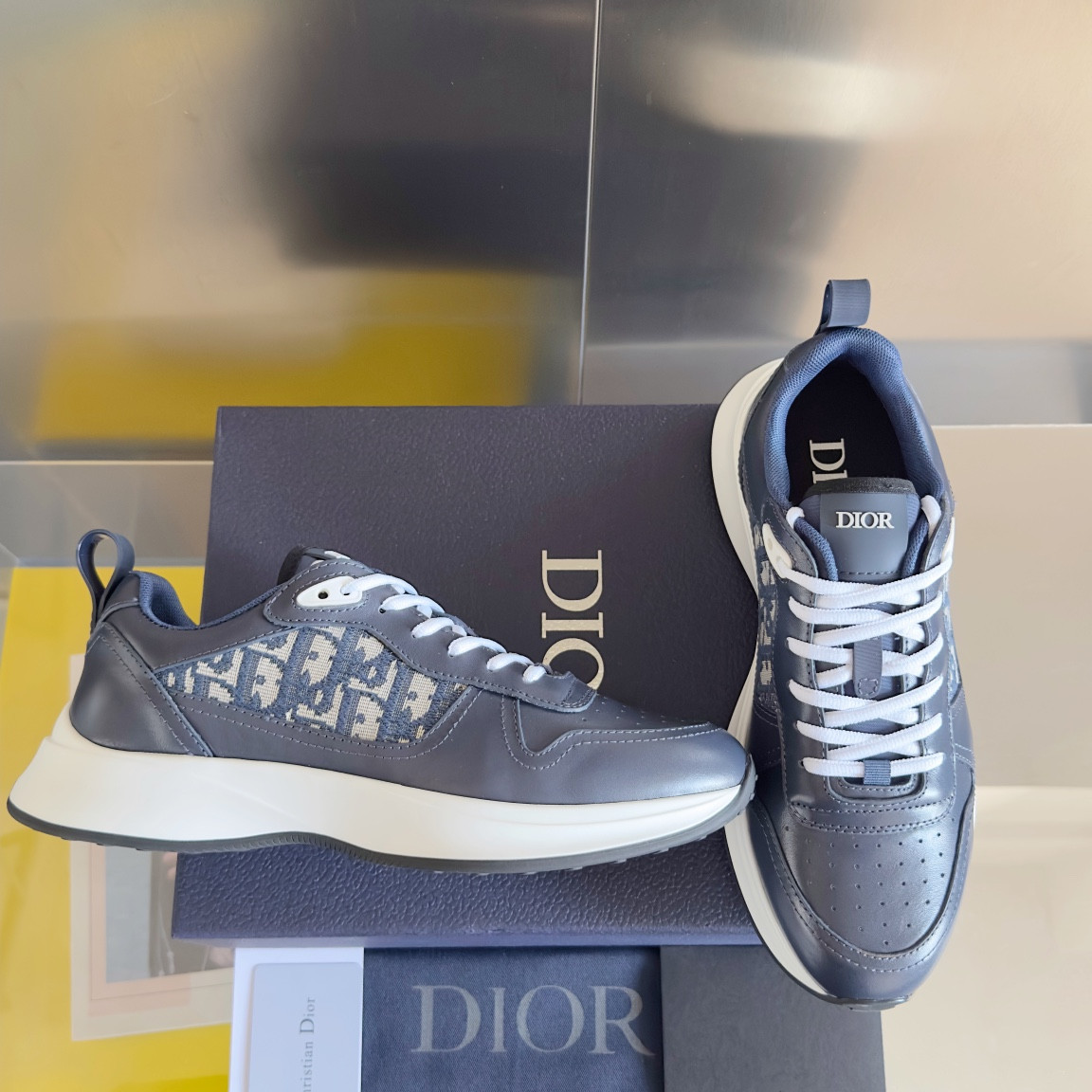 UA D*0r B25 Runner Sneaker