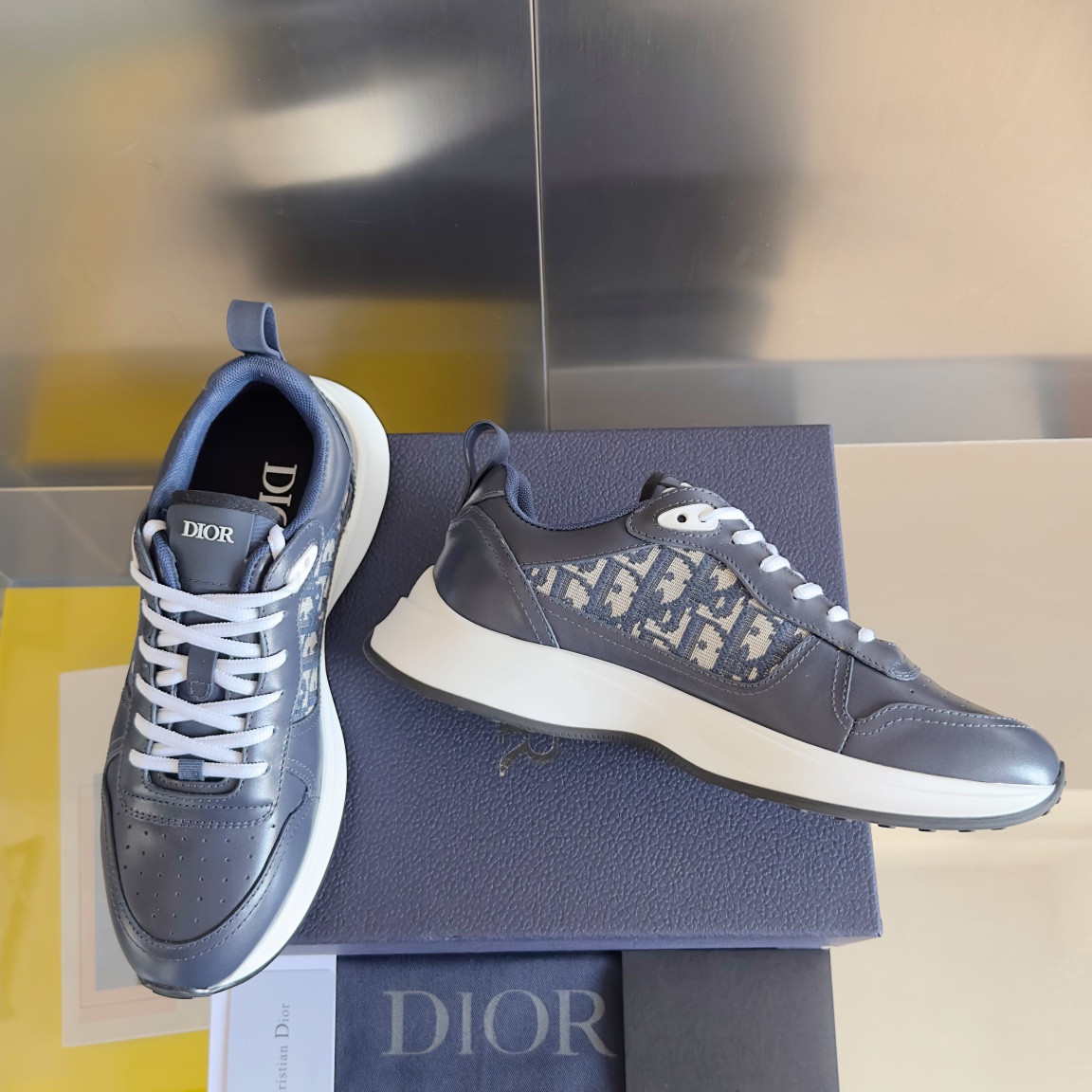 UA D*0r B25 Runner Sneaker