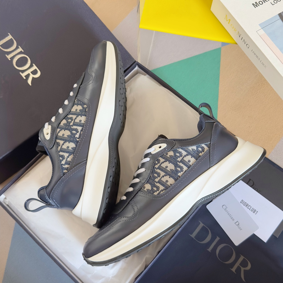 UA D*0r B25 Runner Sneaker