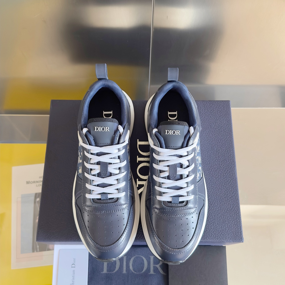 UA D*0r B25 Runner Sneaker