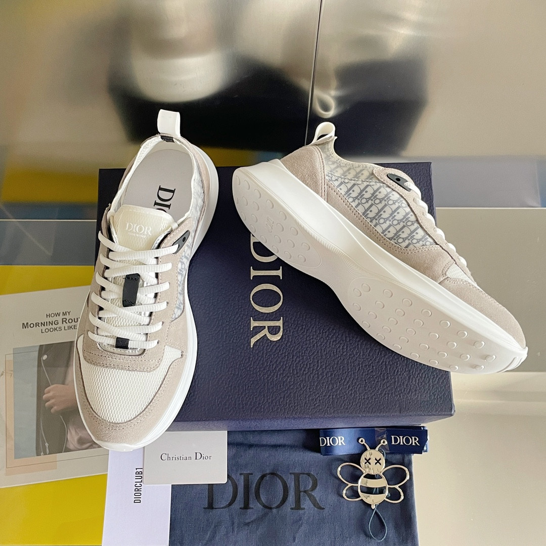 UA D*0r B25 Runner Sneaker
