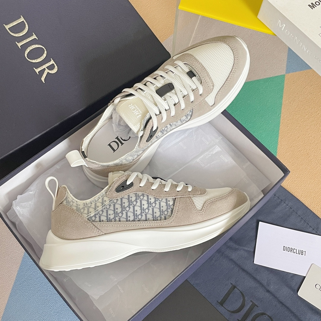 UA D*0r B25 Runner Sneaker
