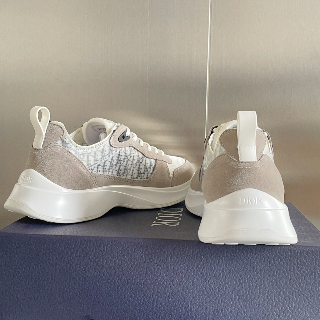 UA D*0r B25 Runner Sneaker
