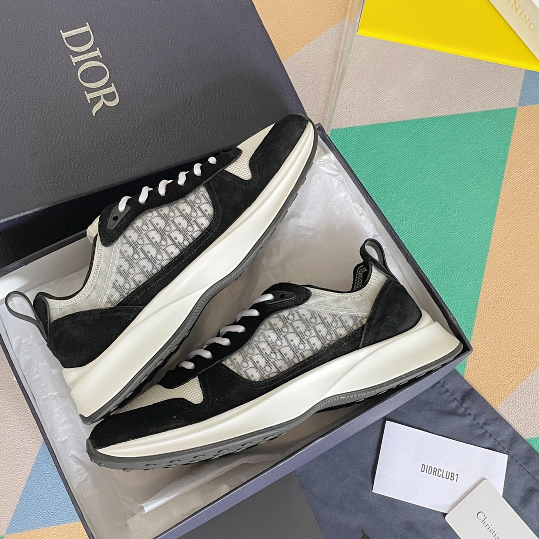 UA D*0r B25 Runner Sneaker