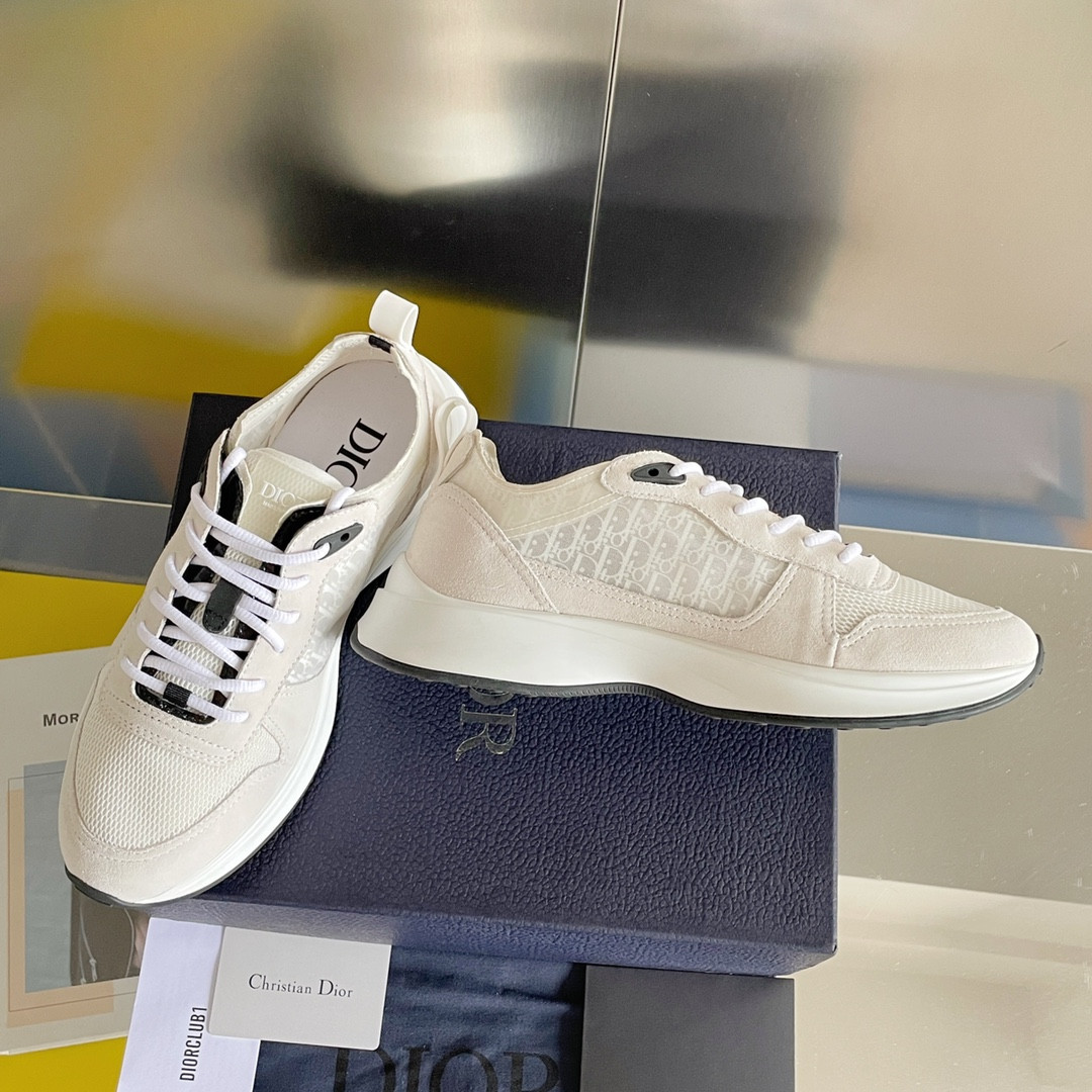 UA D*0r B25 Runner Sneaker