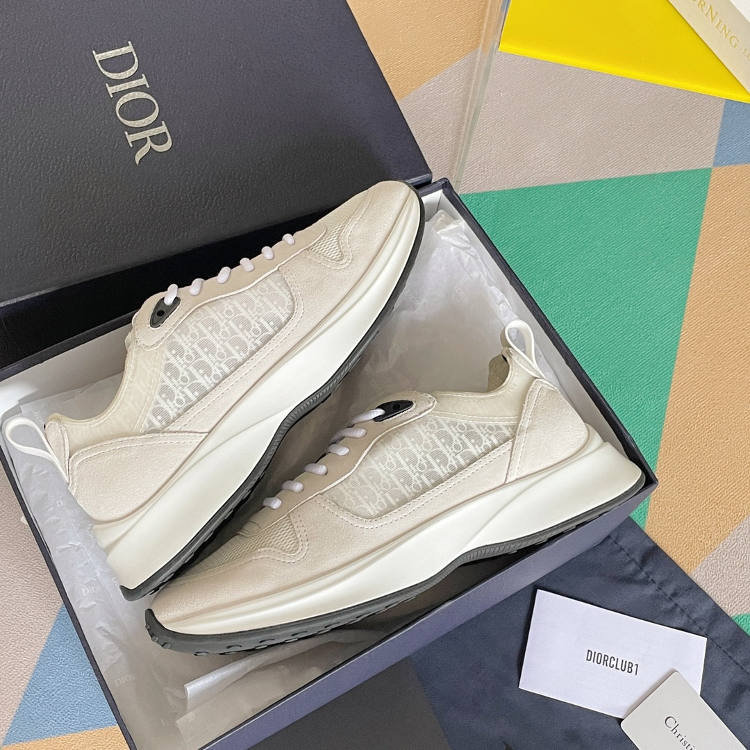 UA D*0r B25 Runner Sneaker