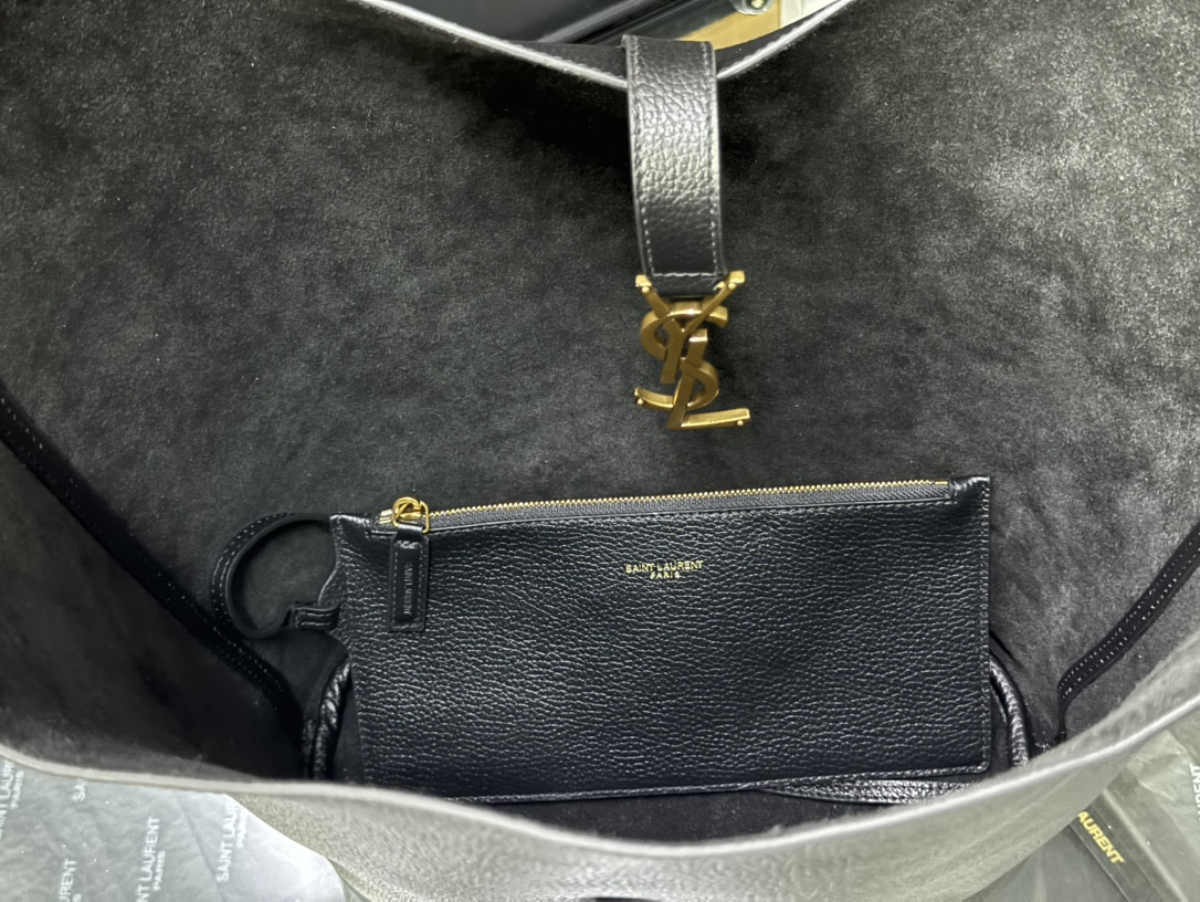 Y*L LE 5 À 7 hobo in grained leather 26x31.5x13.5cm