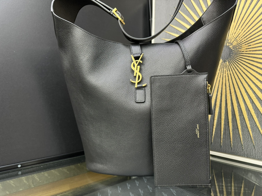 Y*L LE 5 À 7 hobo in grained leather 26x31.5x13.5cm
