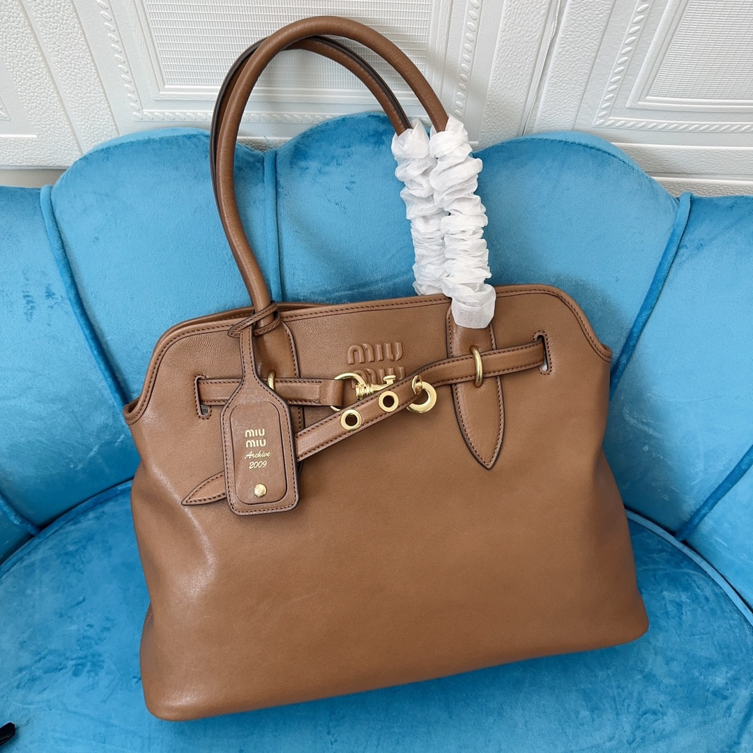 Miu Miu aventure nappa 31X40X13CM