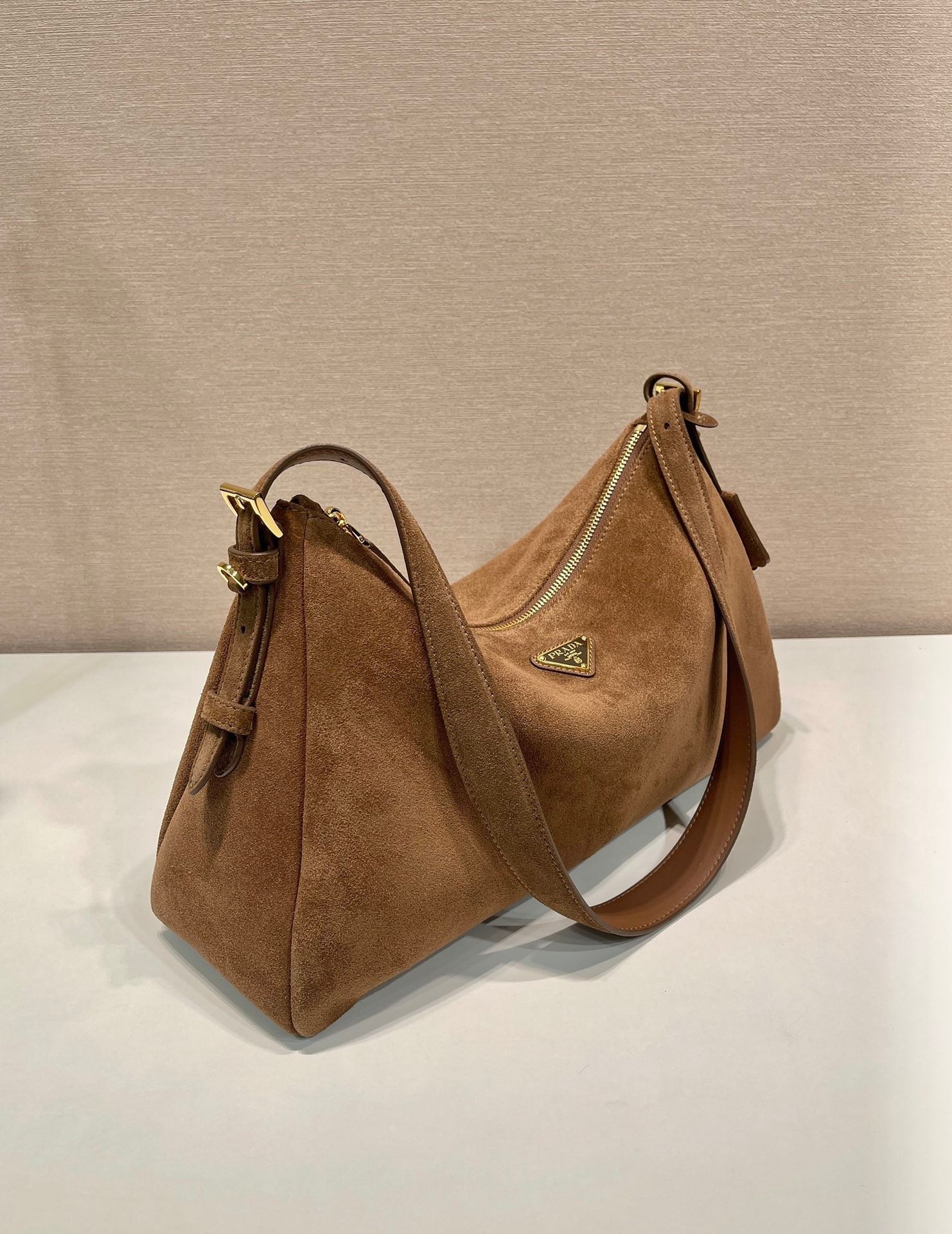 Pra*a Aimée large leather shoulder bag 39x24x12cm