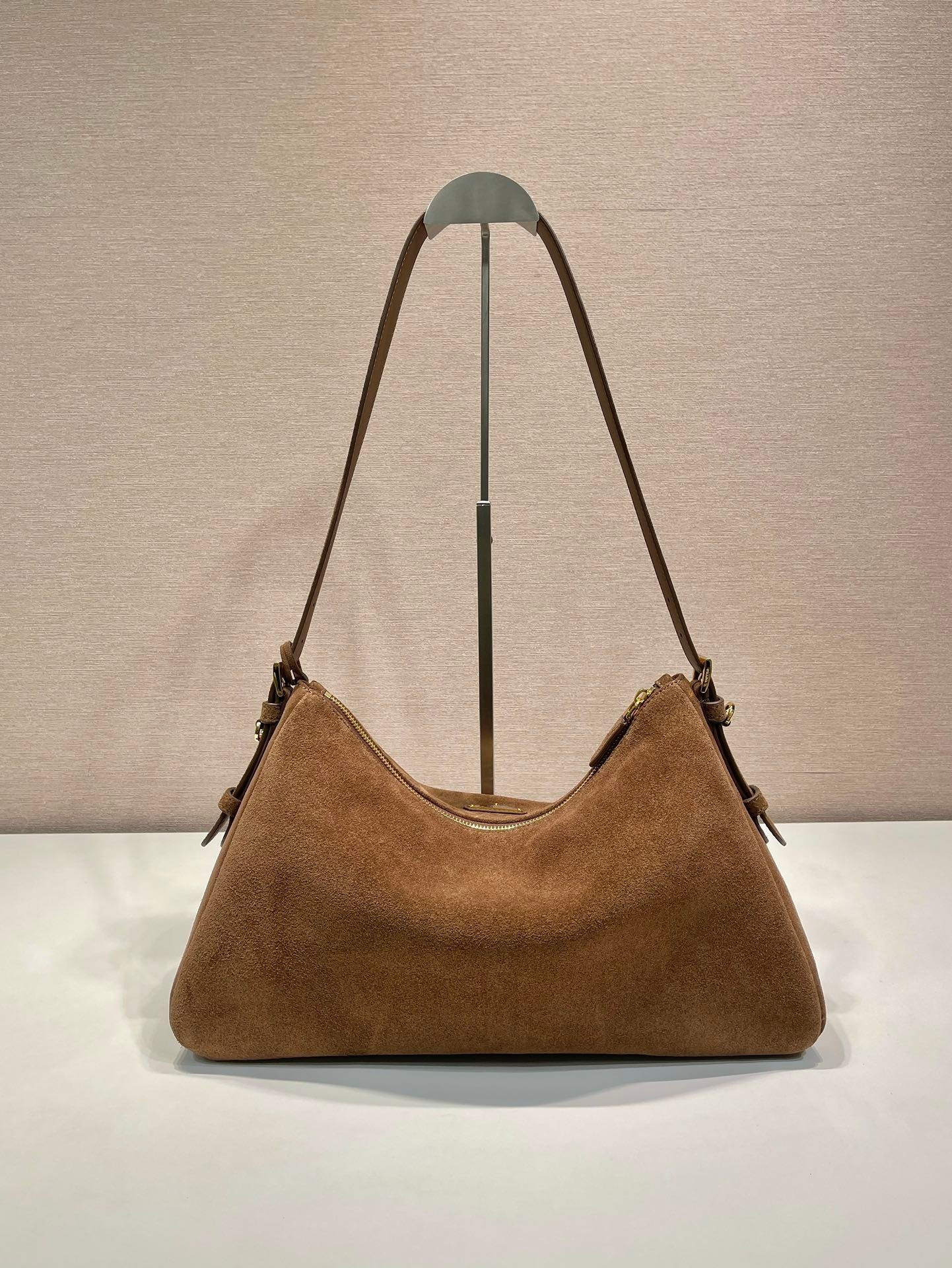 Pra*a Aimée large leather shoulder bag 39x24x12cm