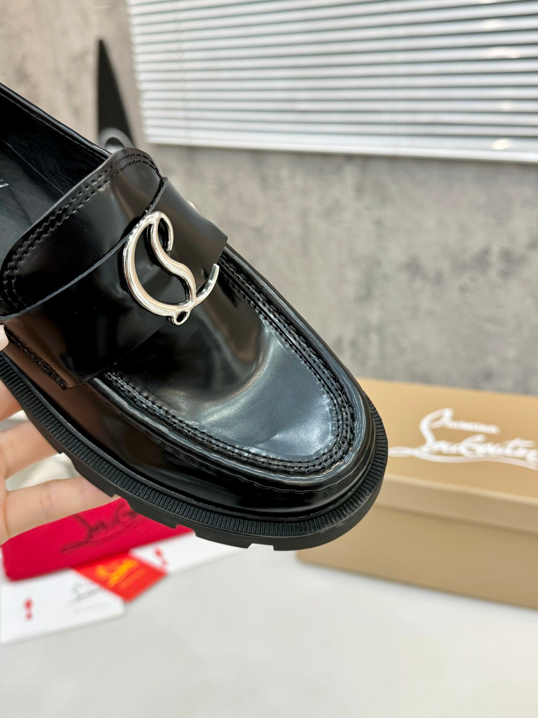 UA Ch**an Louboutin(CL) logo design,the latest runway version of the red-soled shoes