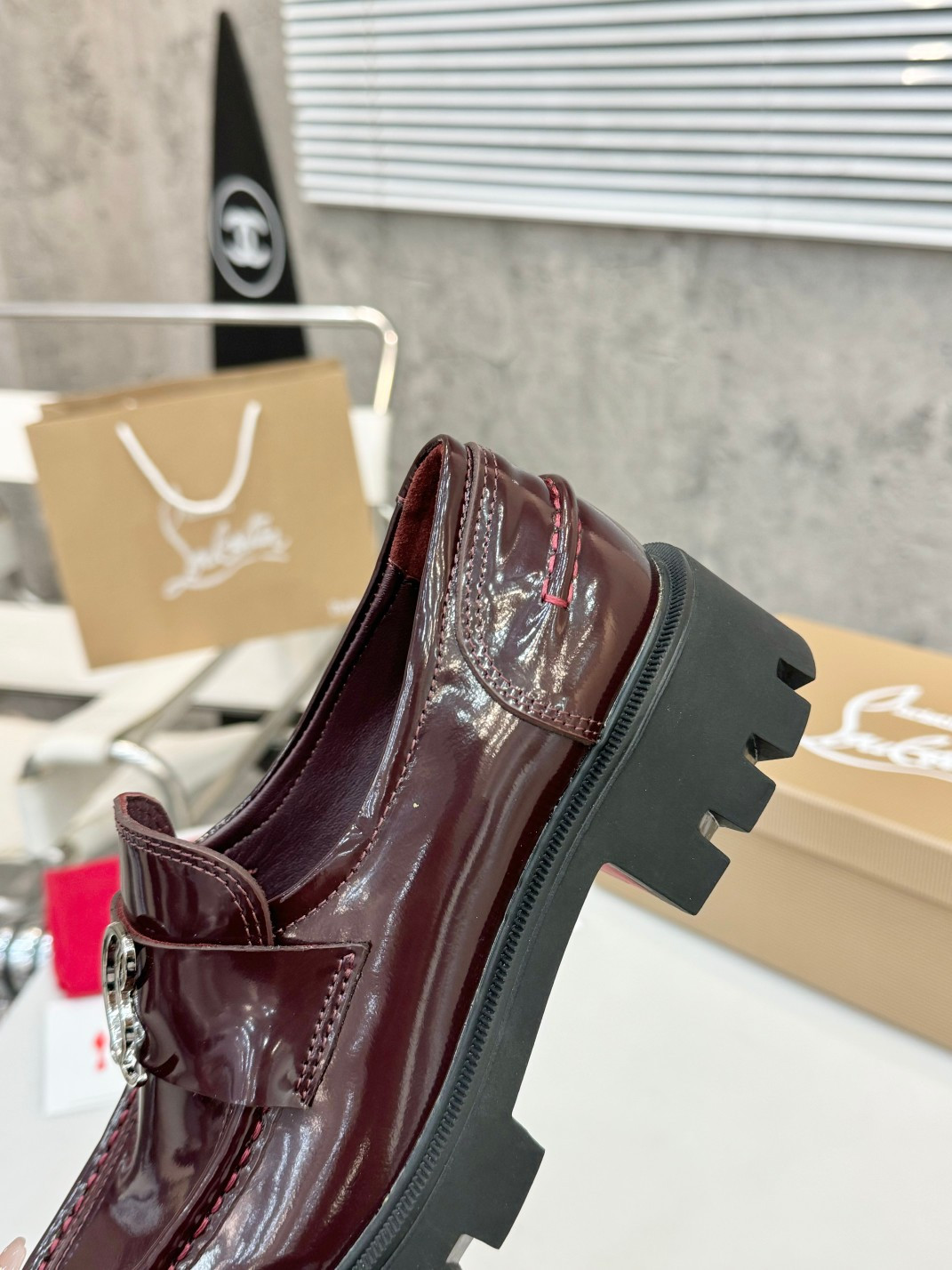 UA Ch**an Louboutin(CL) logo design,the latest runway version of the red-soled shoes