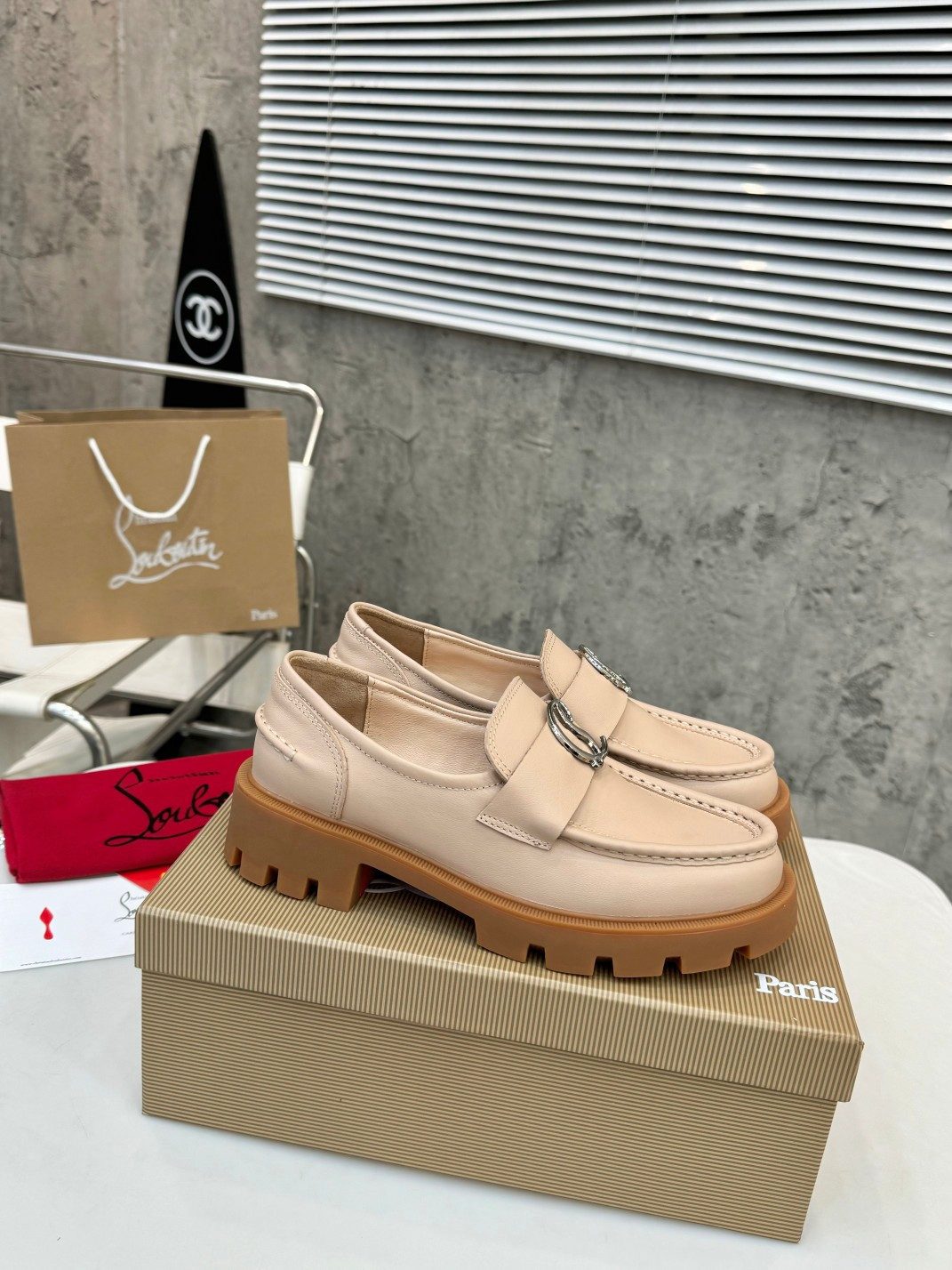 UA Ch**an Louboutin(CL) logo design,the latest runway version of the red-soled shoes