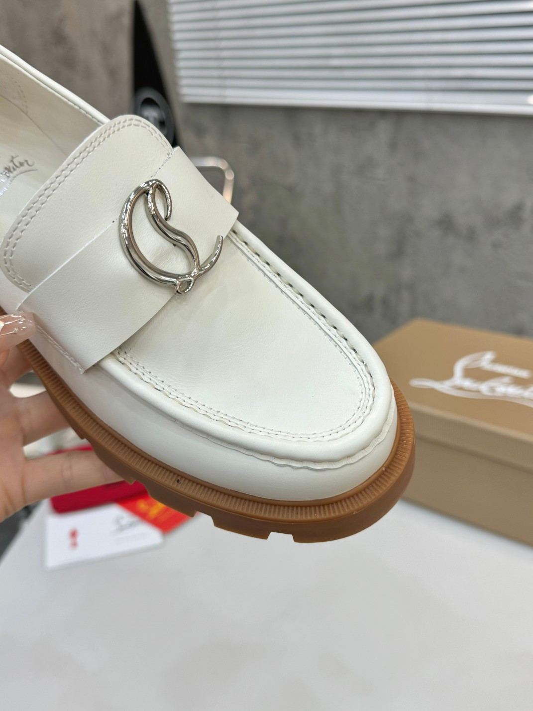 UA Ch**an Louboutin(CL) logo design,the latest runway version of the red-soled shoes